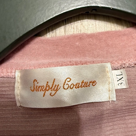 Size 3X  Simply Couture super cute lace trimmed top never worn condition. - Picture 7 of 7